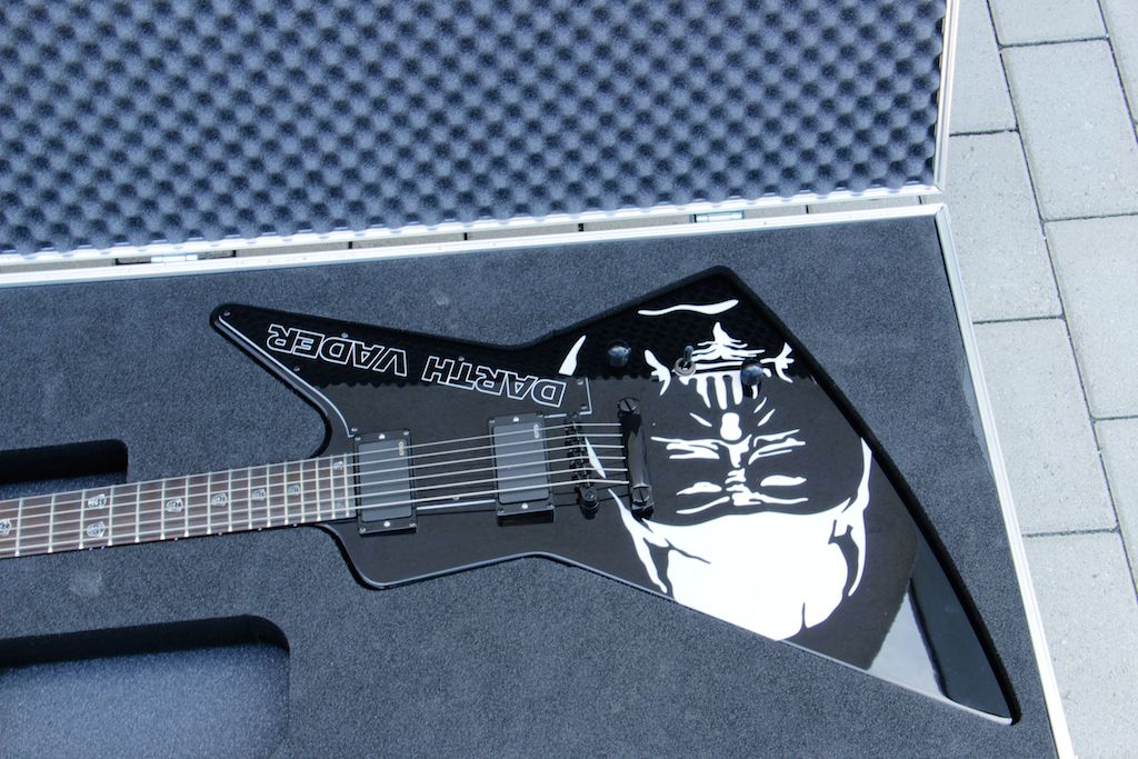 Gitarren lackieren wir in NitroCellulose und Polyurethan FINE ART